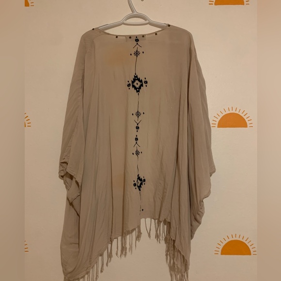 Aztec Pattern Shoulder Coverup - Picture 5 of 5